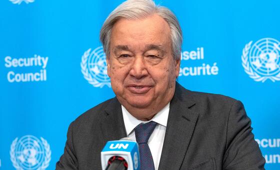 Генеральный секретарь Антониу Гутерриш проводит брифинг для журналистов по ситуации на Ближнем Востоке.